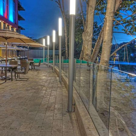 瓜亚基尔丽笙酒店 外观 照片 The Riverfront at the Riverbank State Park
