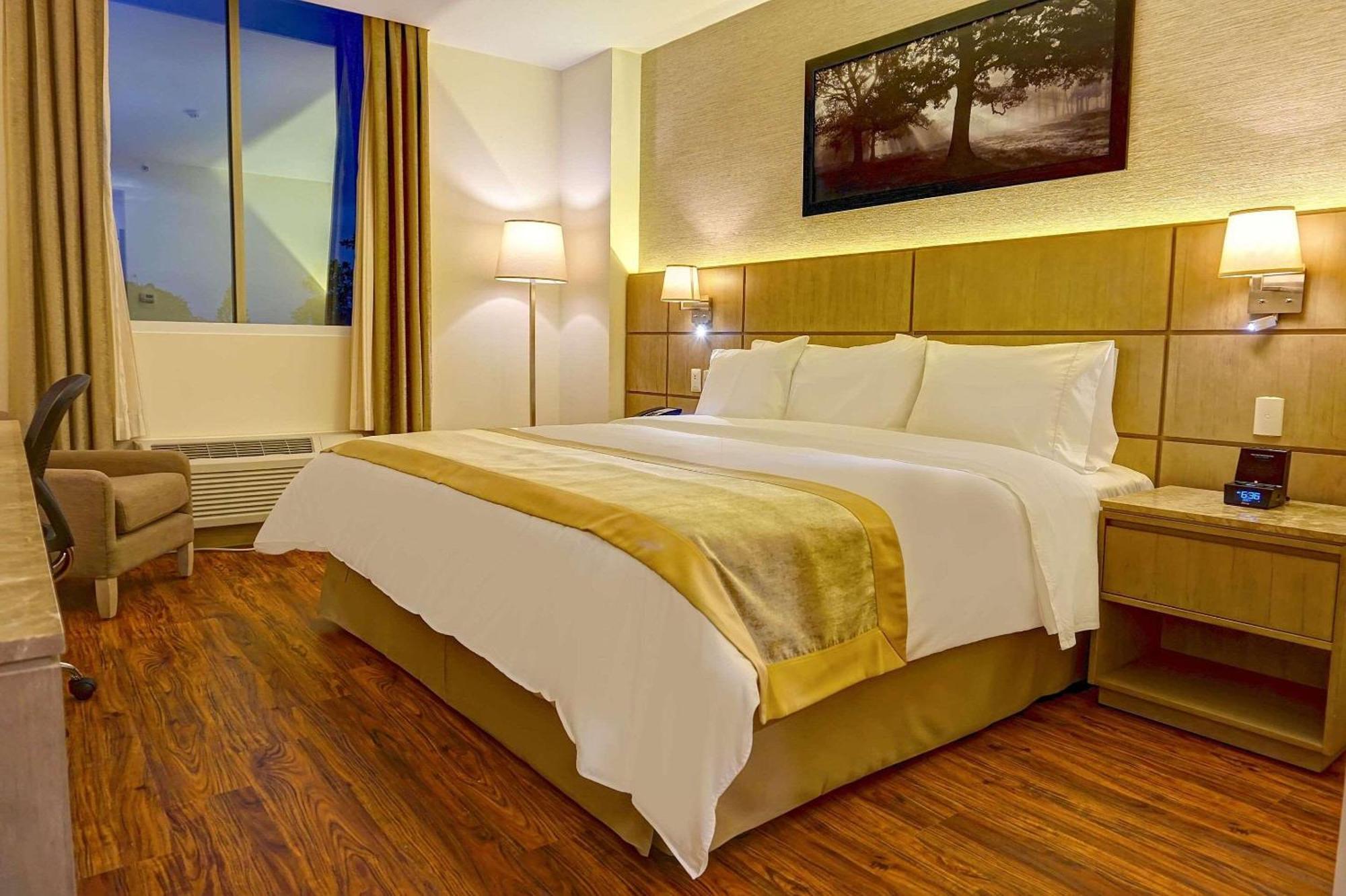 瓜亚基尔丽笙酒店 外观 照片 A bedroom